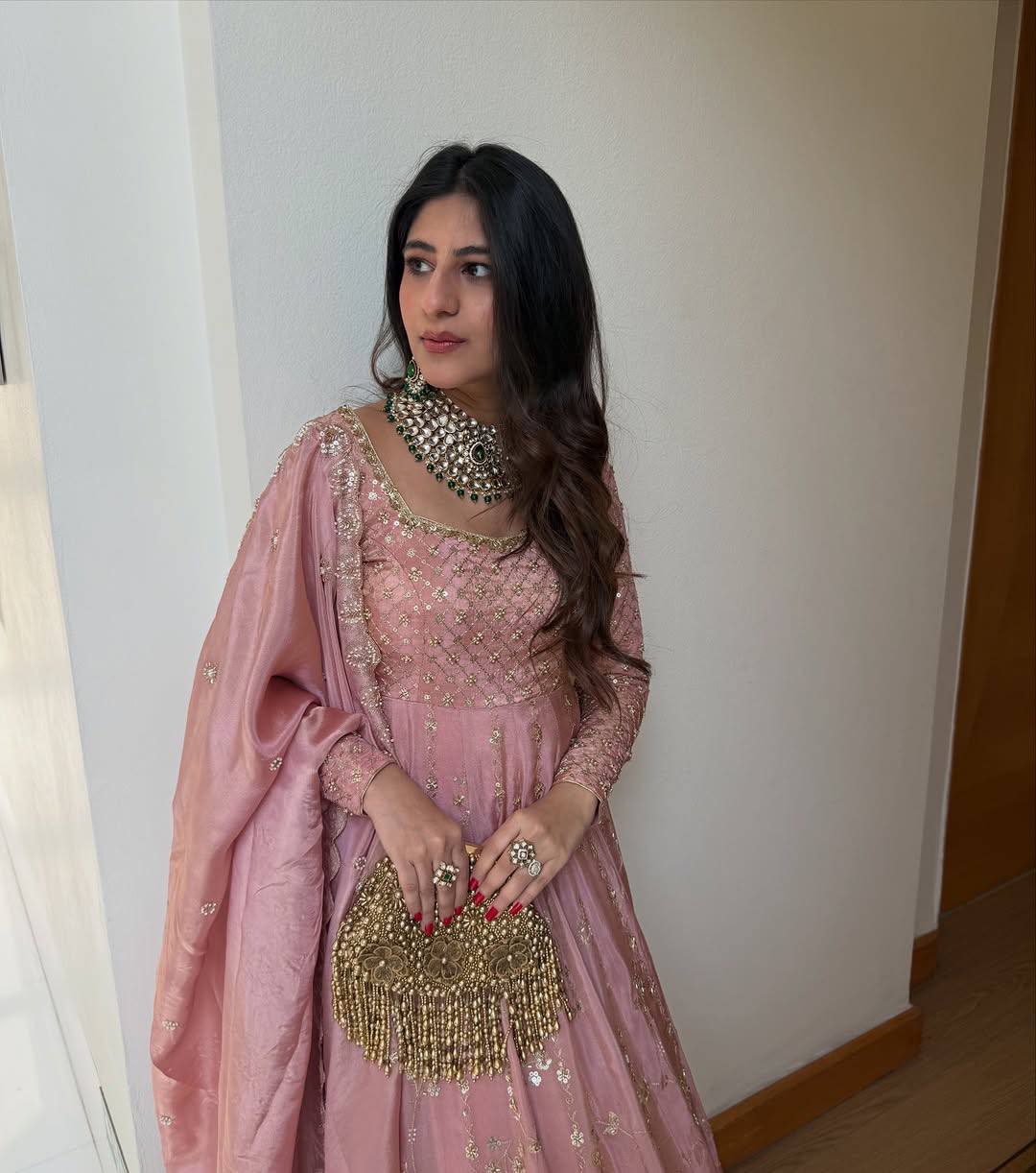 NEW tranding gown
